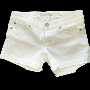 EXPRESS Signature White Distressed Jean Shorts Size 4